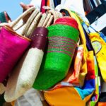 Kolorowe tradycyjne meksykańskie torebki na plaże